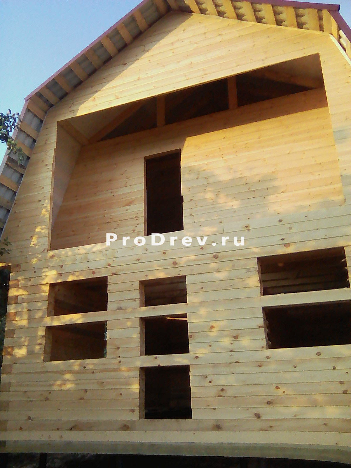 Дачный дом 6х7 из профилированного бруса с ломаной крышей в Ярославской области